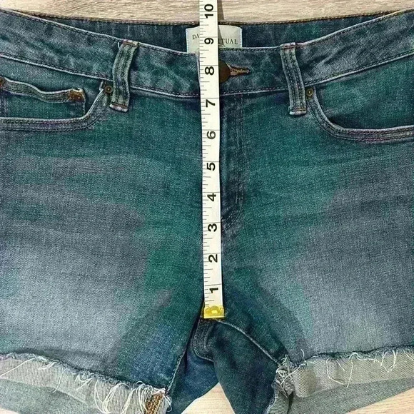 Daily Ritual Denim Cuffed Cutoff 4” Jean Shorts Mid Rise Medium Wash Size 26” - Picture 6 of 8